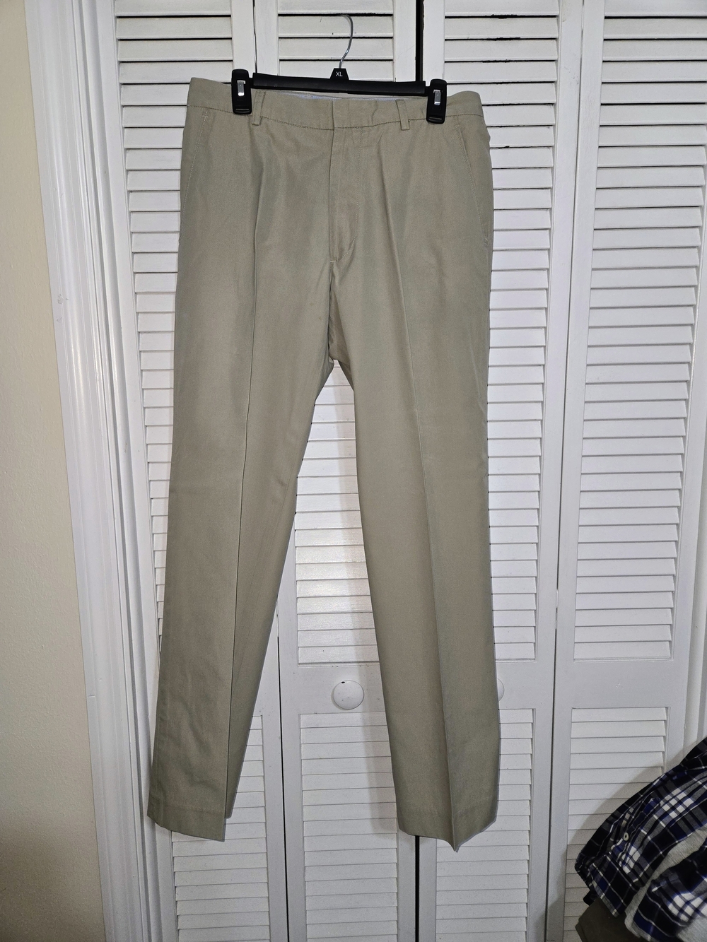 Banana Republic Men's 32 Light Khaki Dress Chinos - Straight Fit